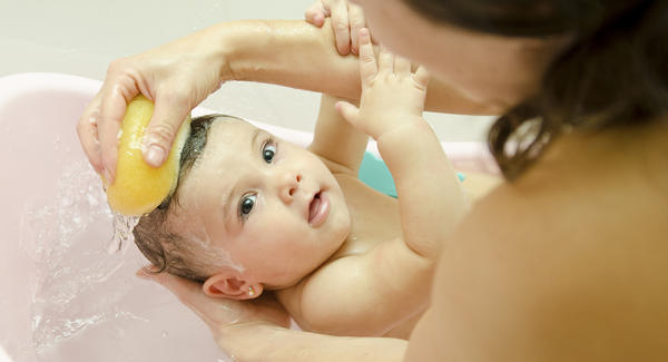 Lee más sobre el artículo Los bebés no deben bañarse todos los días, según los expertos según la edad