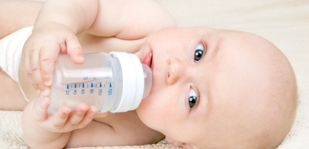 Lee más sobre el artículo ¿Por qué los bebés de pocos meses no deben beber agua en absoluto?