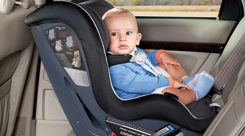 Lee más sobre el artículo Los niños deben ir a contra marcha en la silla del auto