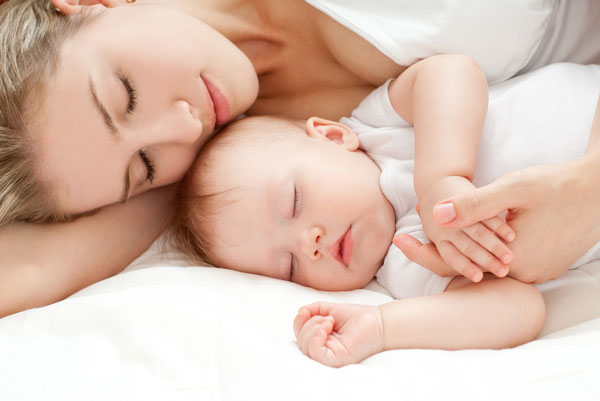Lee más sobre el artículo Los papás vuelven a dormir bien después de 6 años, según estudio