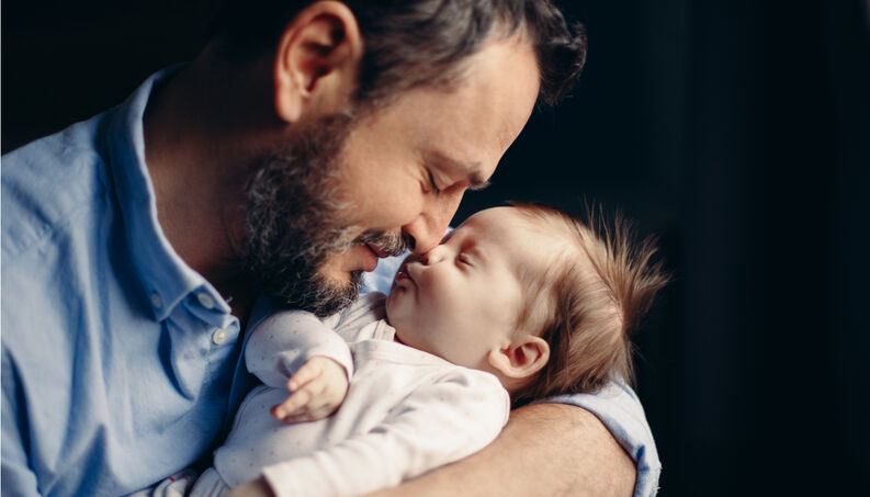 Lee más sobre el artículo Los hombres que esperan para ser padres tienen hijos más inteligentes, según estudio